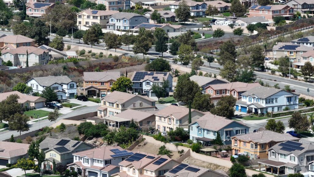 more-home-sellers-are-taking-listings-off-the-market-redfin-says
