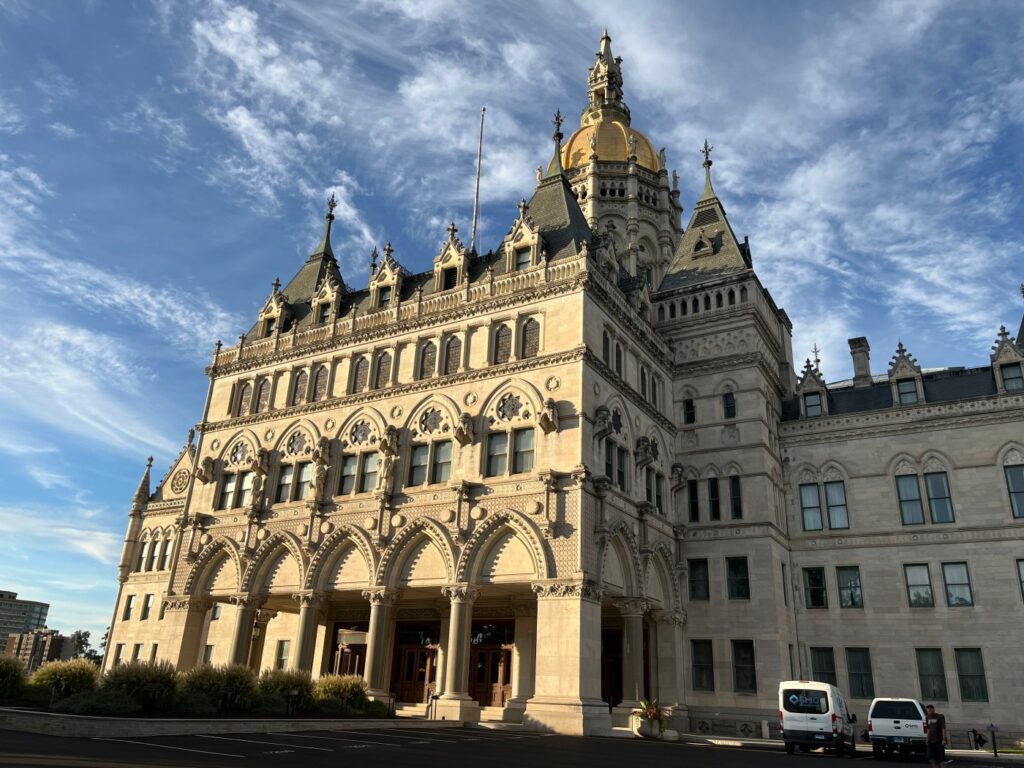 thc-l-capitolbuilding-0925-02