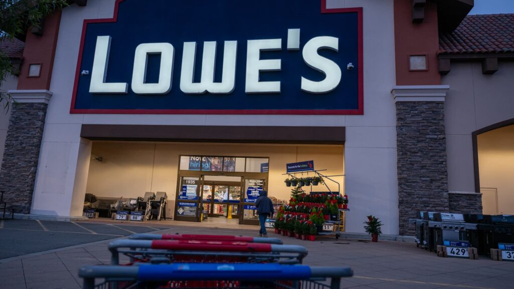 108265891-1771019846405-gettyimages-2246741823-LOWES-EARNS