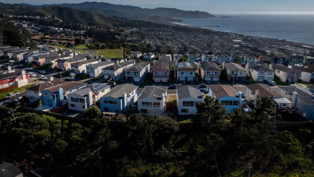108282109-1774355651456-gettyimages-2267677851-MORTGAGE-APPLICATION-FIGURES