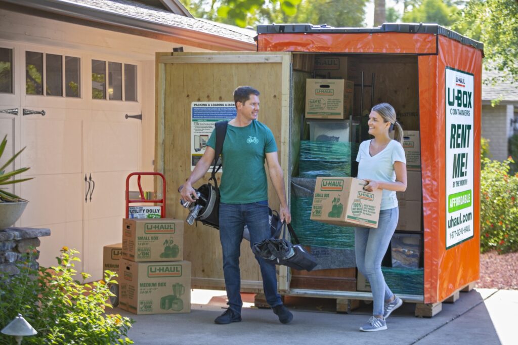 2409548-u-box-customers-moving-their-new-home