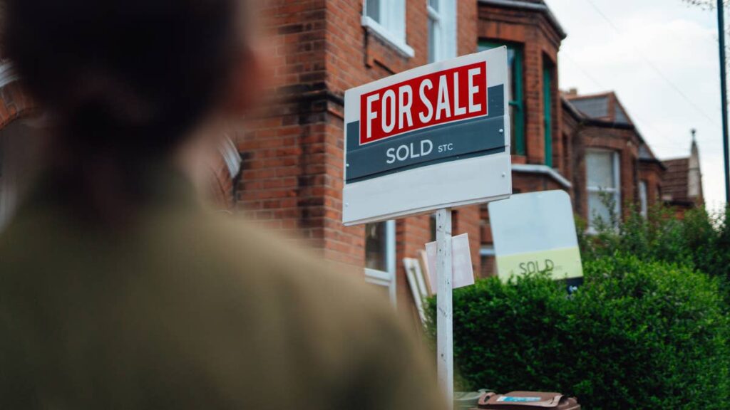 sold-sign-lgt-042426