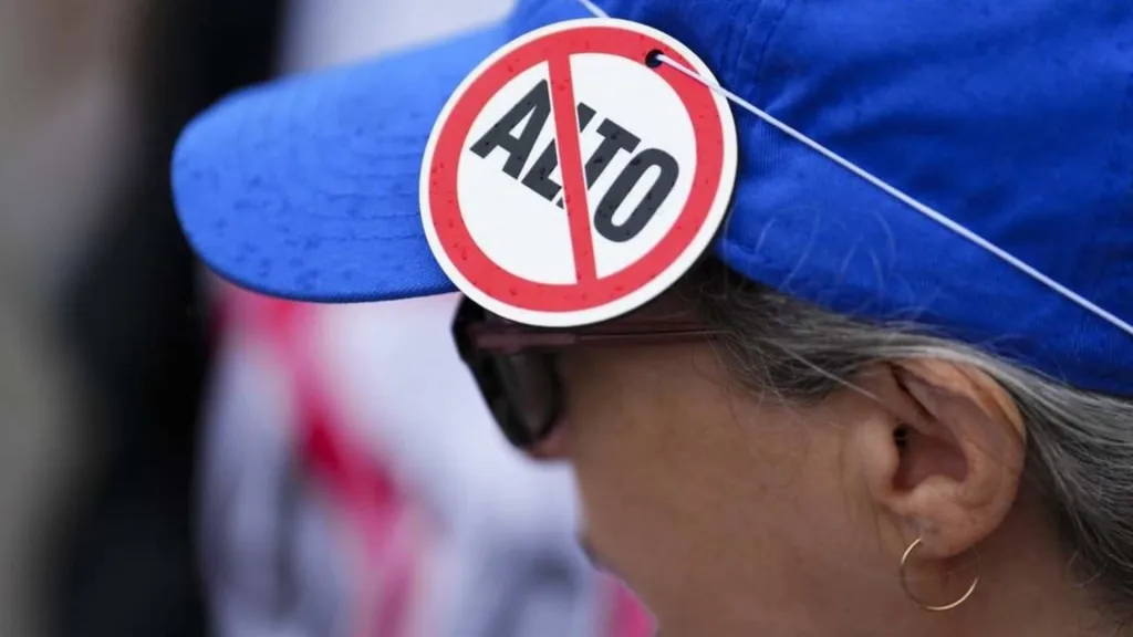 Quebec Farmers Urge Ottawa to Halt High-Speed Rail Plans