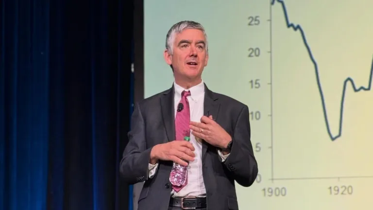 Mortgage Rates Projected to Stay Above 7% Until 2027, Expert Says