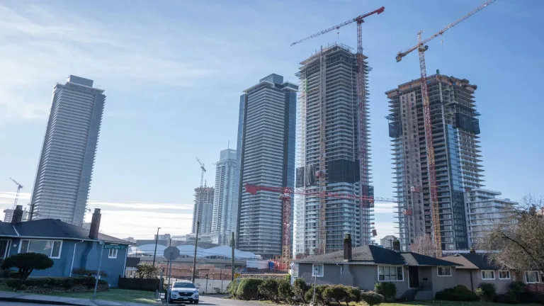 Metro Vancouver Sees Historic Rent Drop, Easing Housing Pressures