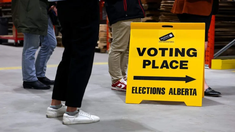 Calgary Sees High Turnout in Alberta's Referendum Advance Polls
